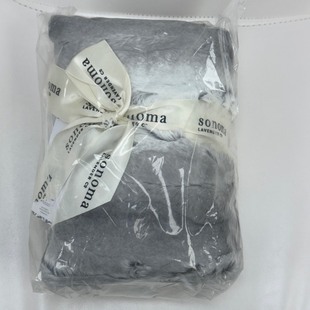 Sonoma Lavender Spa Heat Wrap Platinum Angora Microwaveable Heat Pad Silver NEW